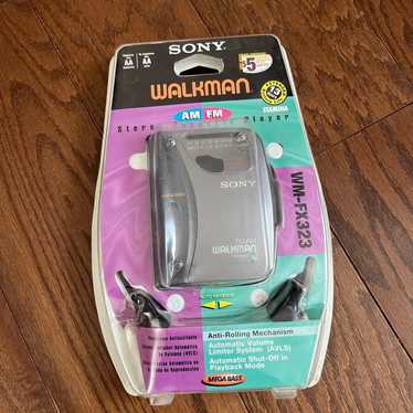 Vintage Sony Walkman WM-FX323 AM/FM New