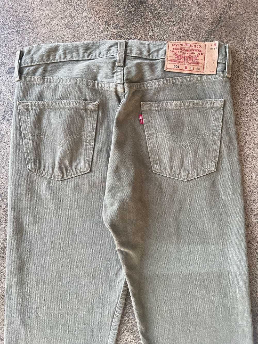 1990s Levi's 501 Faded Green Jeans 33" x 30" - image 5