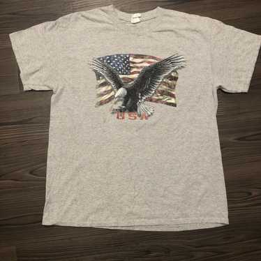 Gildan Grey Distressed USA Flag Bald Eagle Graphi… - image 1