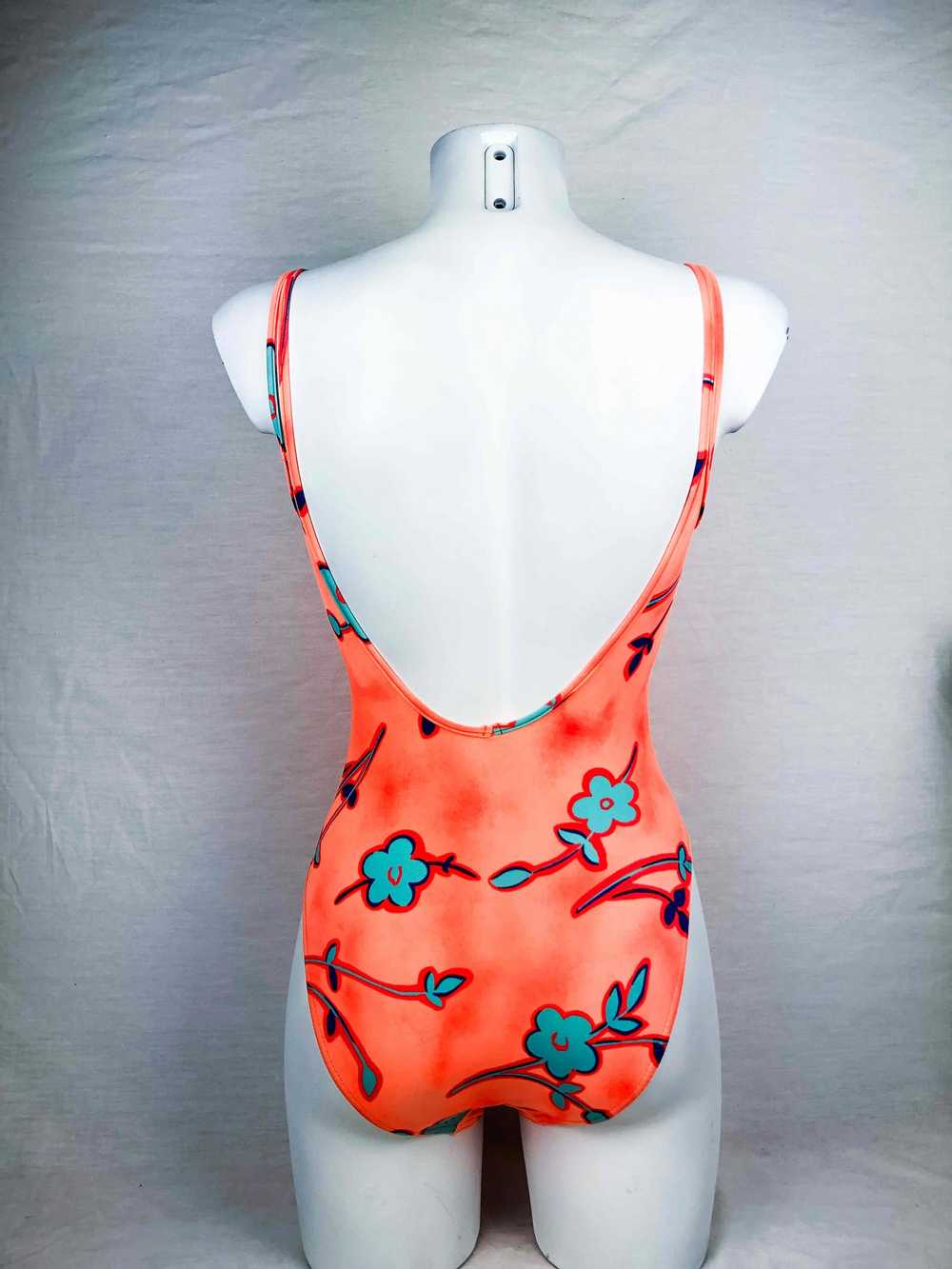 Maillot de bain à fleurs - image 4