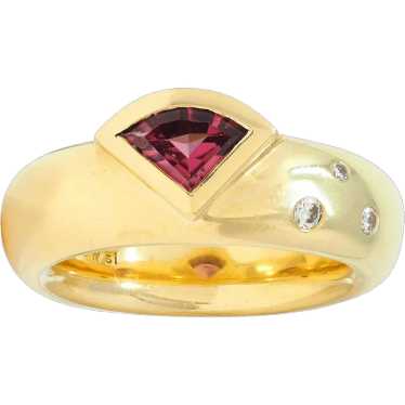 Contemporary Triangular Pink Topaz Diamond 18 Kara