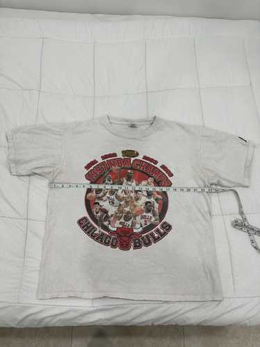 Starter Vintage 1997 Starter Bulls T-Shirt