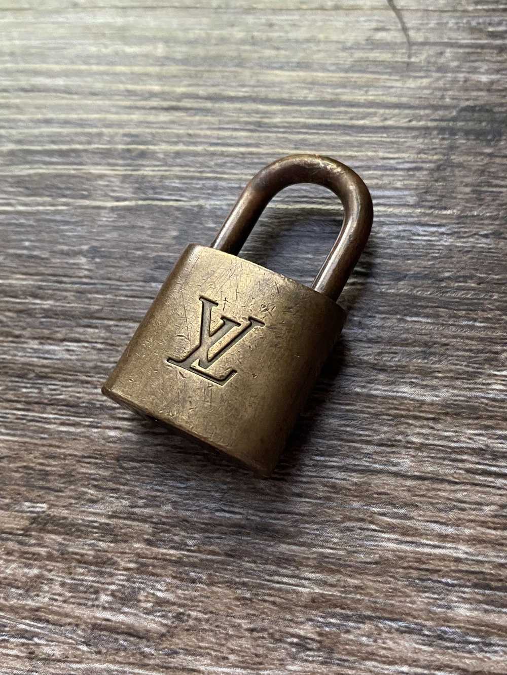 Louis Vuitton Louis Vuitton Lock - image 2