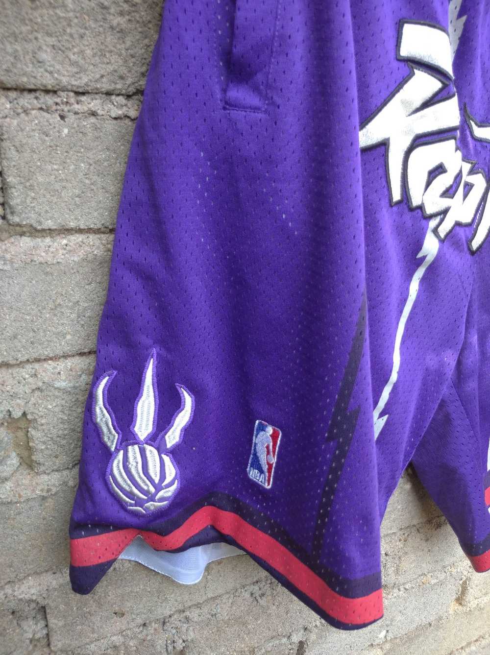 NBA × Streetwear × Vintage NBA Toronto Raptors Sh… - image 3