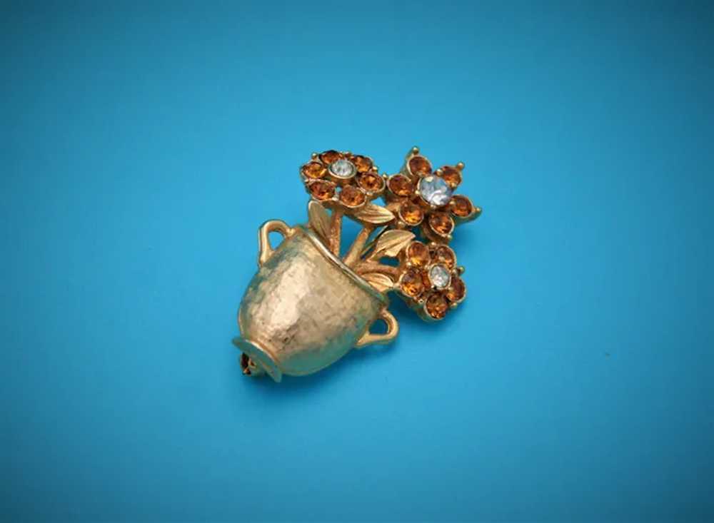 Vintage Gold Toned Brooch with Flowers of Amber a… - image 4