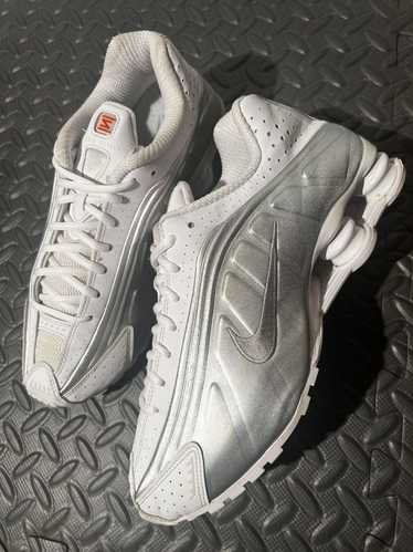 Nike Nike Shox R4 Metallic Silver White Sz 8.5 Run