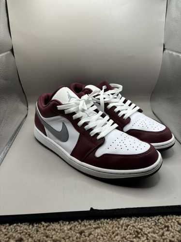 Jordan Brand × Nike Jordan 1 low crimson