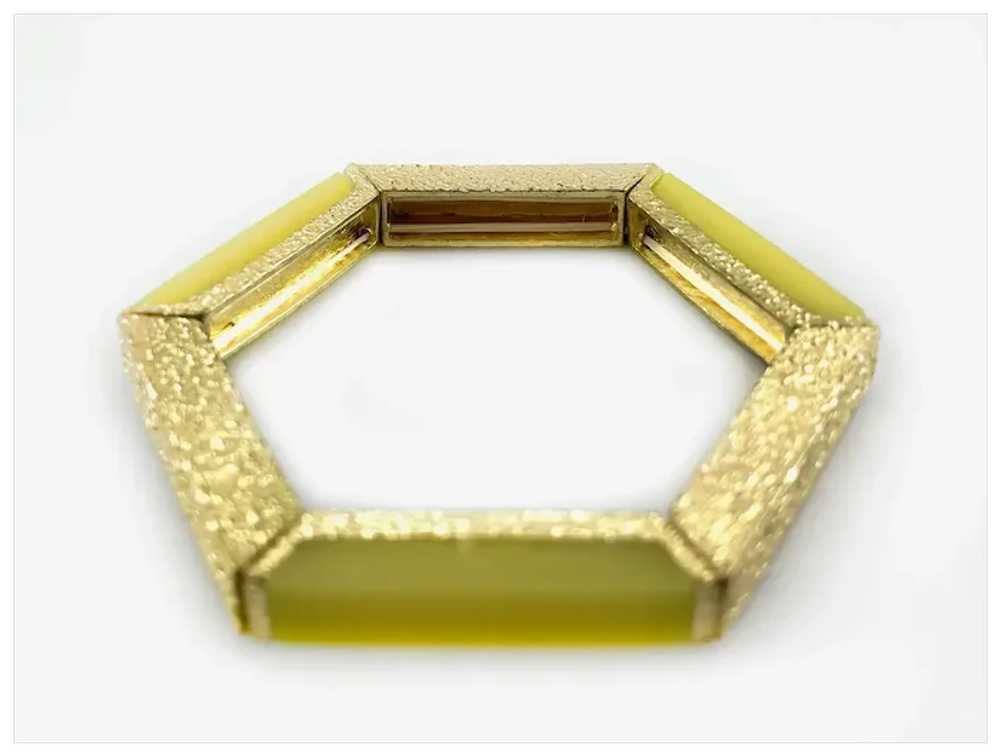 STRIKING Vintage 1960s Goldtone & Yellow Lucite M… - image 4