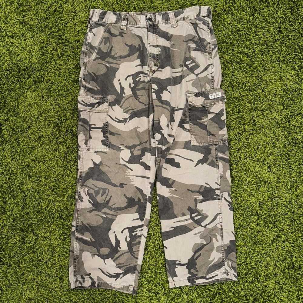 Wrangler Wrangler Baggy Camo Cargo Pants Size 36x… - image 1