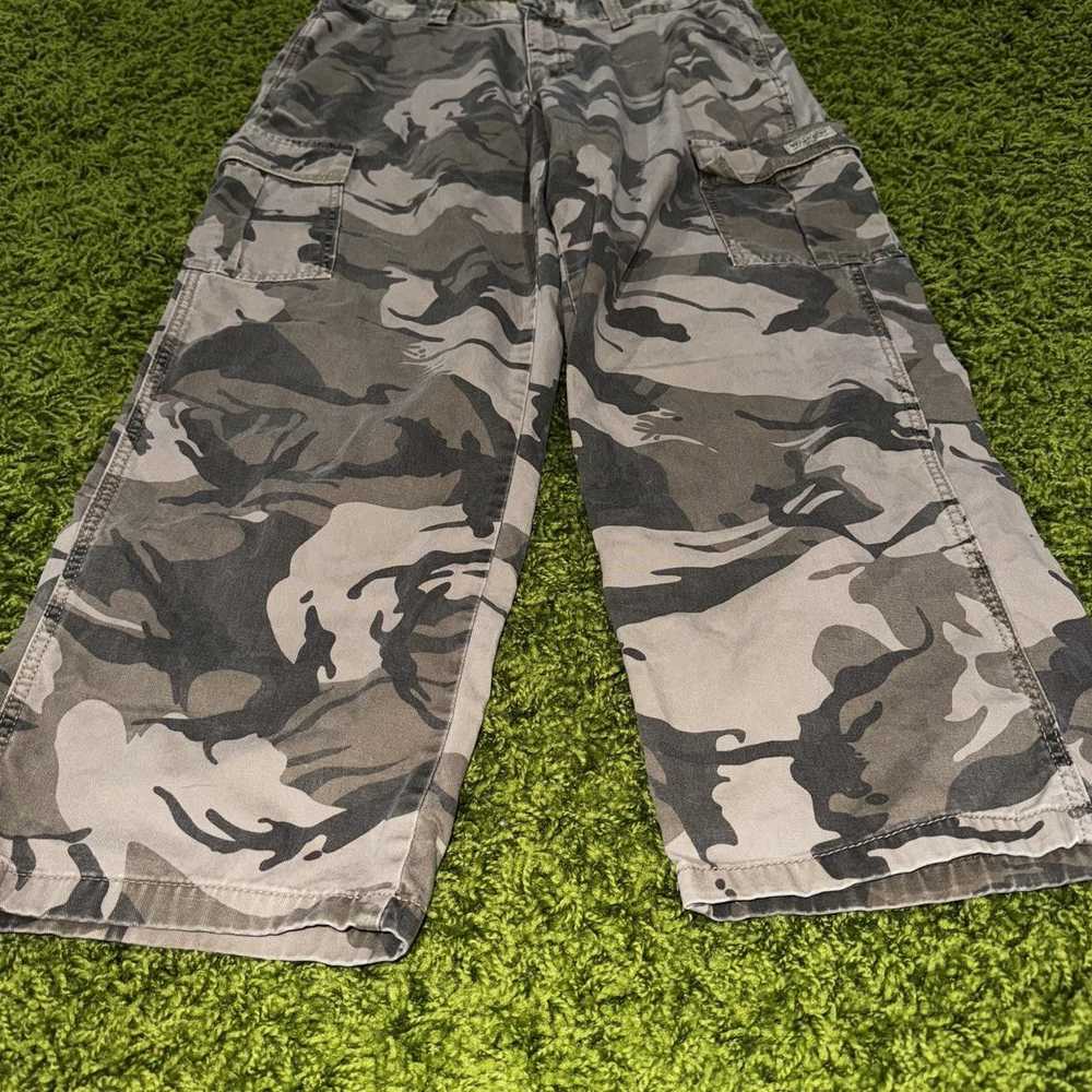 Wrangler Wrangler Baggy Camo Cargo Pants Size 36x… - image 2