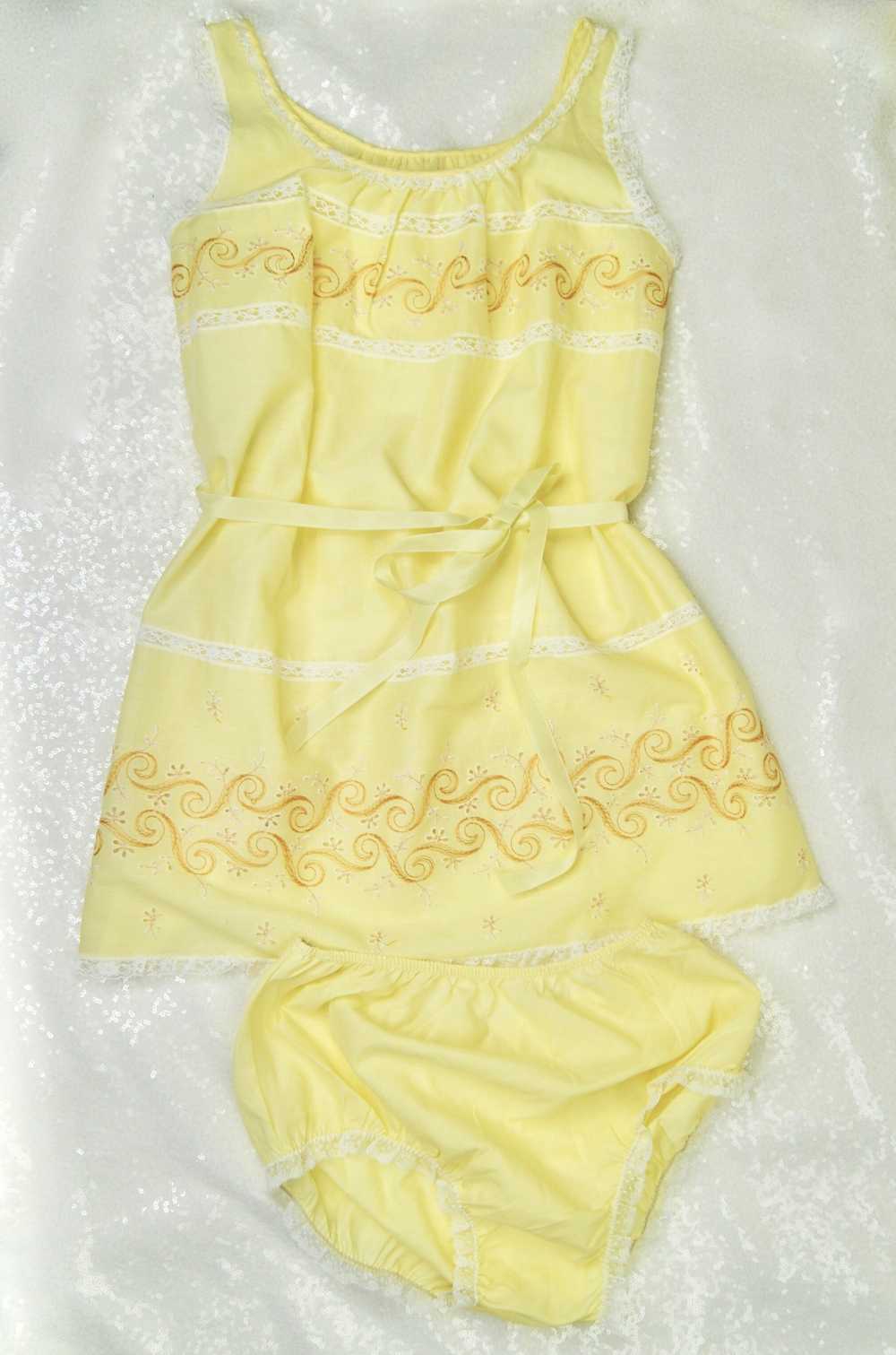 1970's Vintage Yellow Prairie Night Set - S to M - image 10