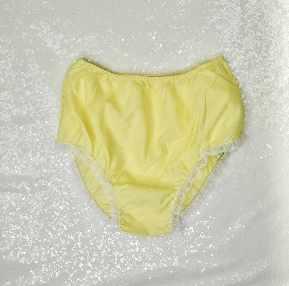 1970's Vintage Yellow Prairie Night Set - S to M - image 12