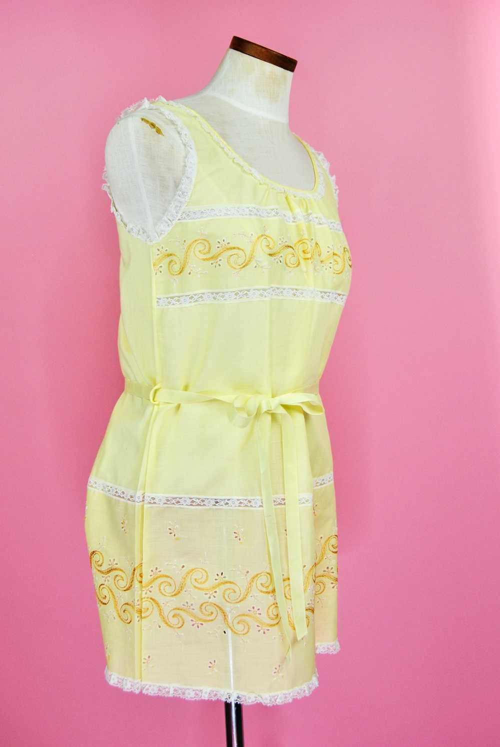 1970's Vintage Yellow Prairie Night Set - S to M - image 3