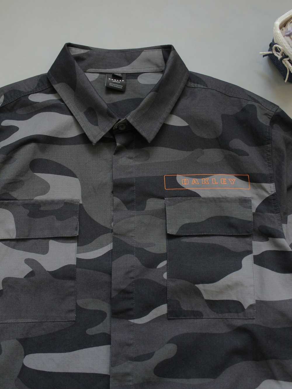 Oakley × Streetwear OAKLEY ICON CARGO CAMO SHIRT … - image 3