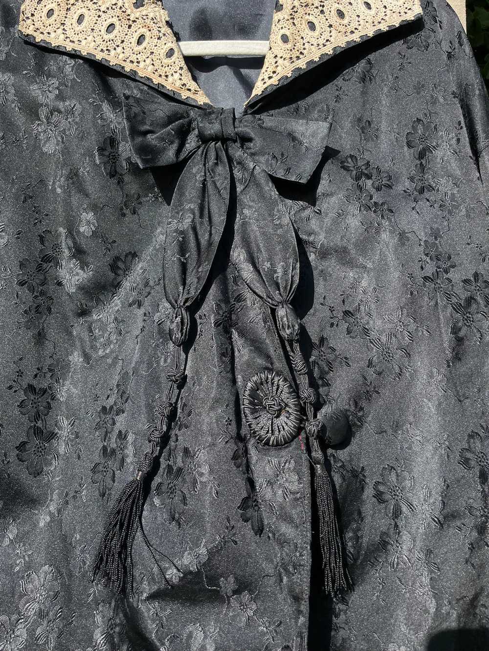 Antique 1920s Satin Damask Lace Bow & Tassel Jack… - image 4