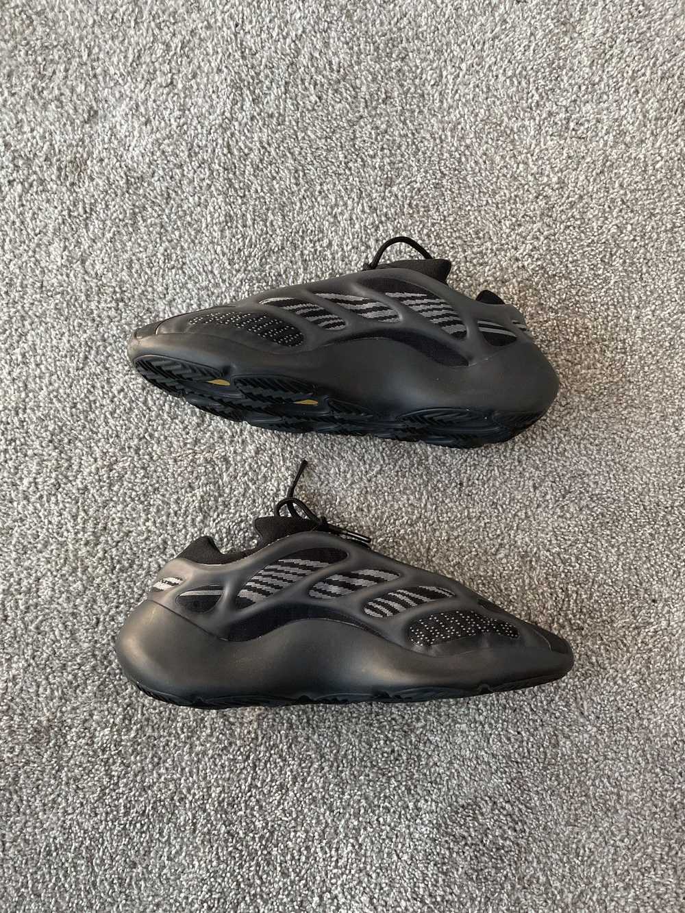 Adidas Yeezy 700 V3 - image 2