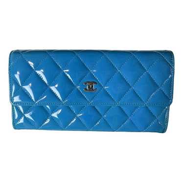 Chanel Timeless/Classique patent leather wallet