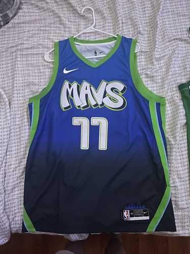 Nike Luka Dončić Mavs Graffiti Jersey