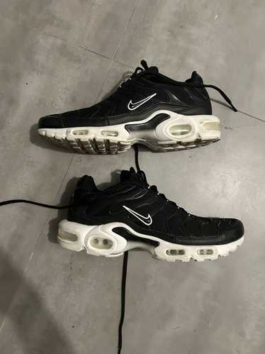 Nike Nike black & white air maxes