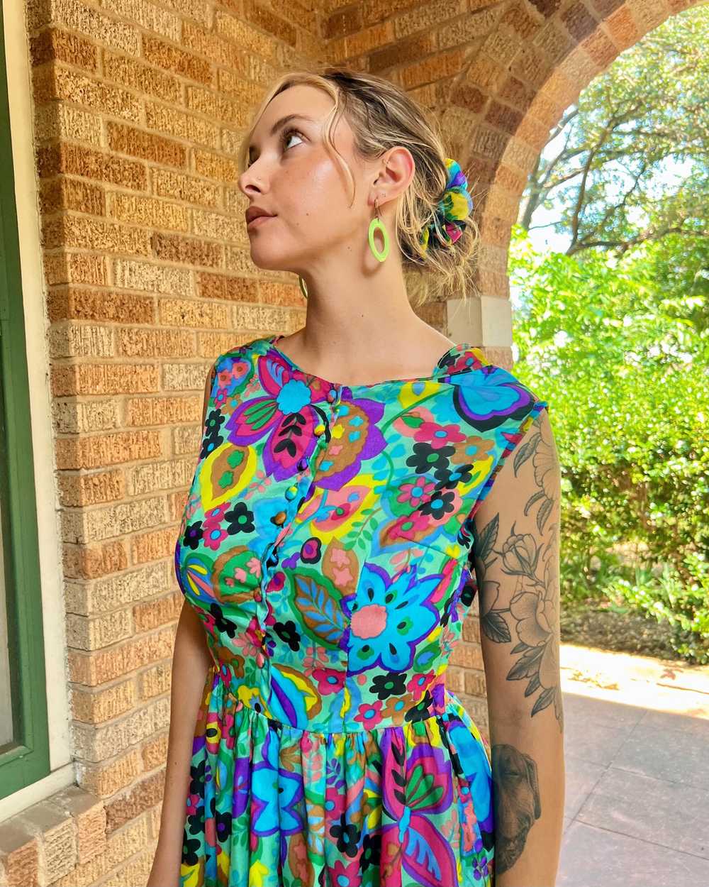 60s flower power mini dress with matching scrunch… - image 6