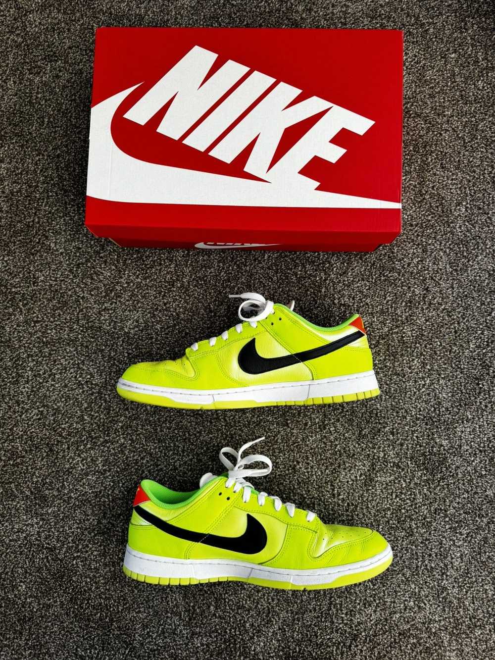 Nike Nike Dunk Low SE Volt - image 3