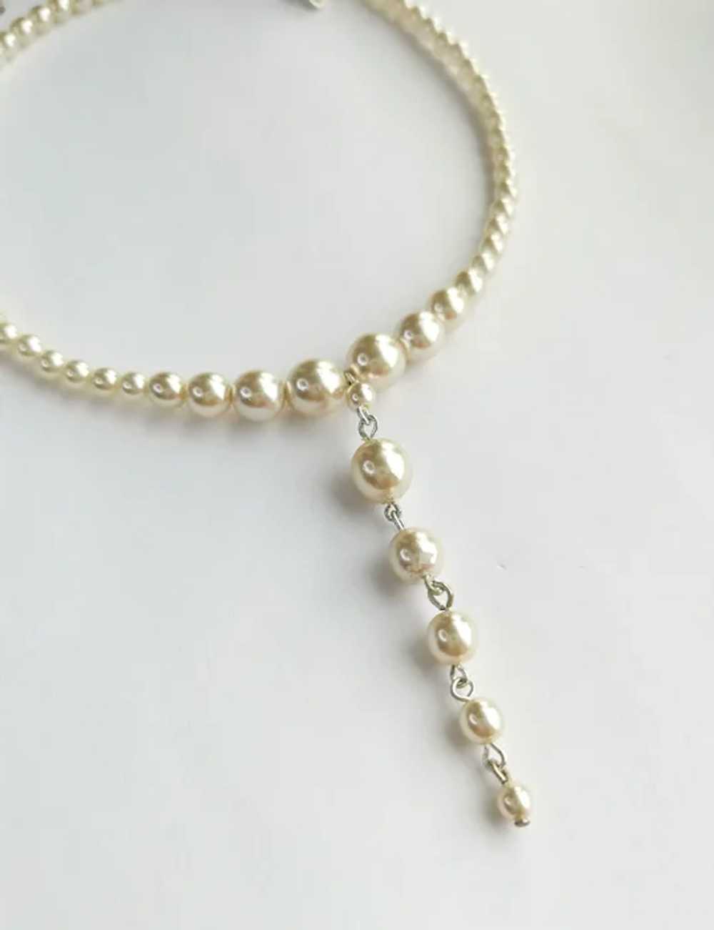 Vintage Czech Cream Faux Pearl "Y" Necklace - image 4