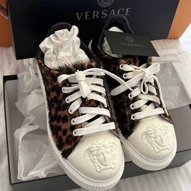 VERSACE白黒メドューサトレーナー Versace Men's Medusa Logo Black & White Leather Sneakers