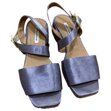 About Arianne Cloth sandal - image 1