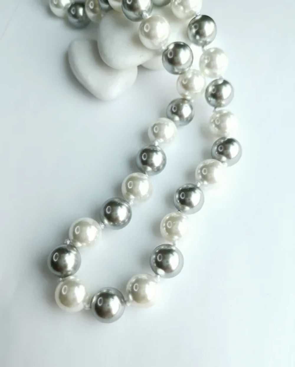 White and Grey Faux South Sea Tahitian Pearl Neck… - image 4