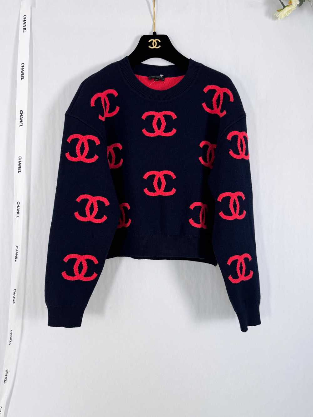 Product Details Chanel Navy and Red CC Logo Cashm… - image 3