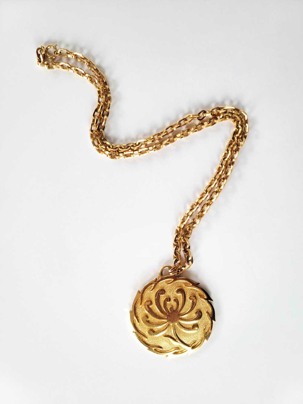 70's Chunky Medallion Pendant Necklace - image 3
