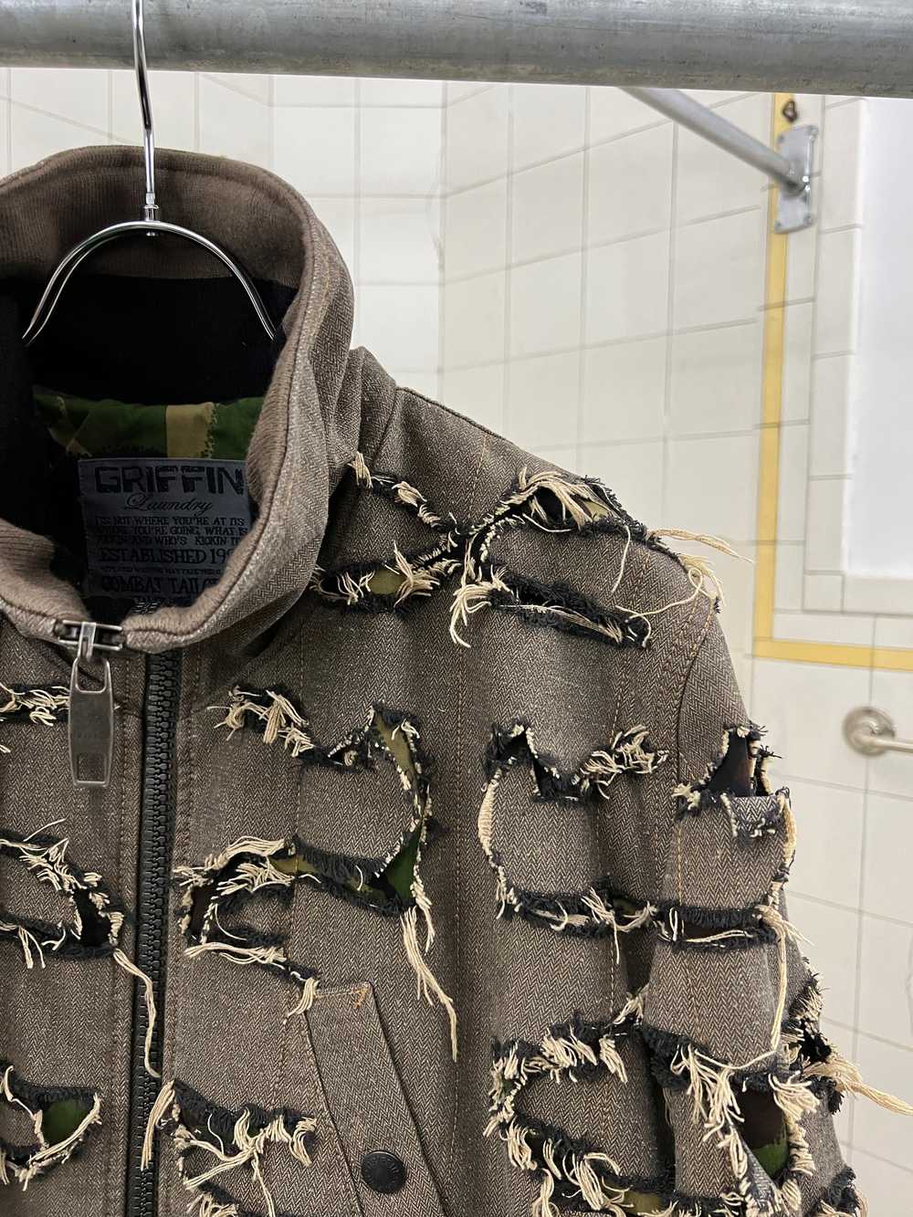 2000s Griffin Blade-Cut Camo Bomber - image 6