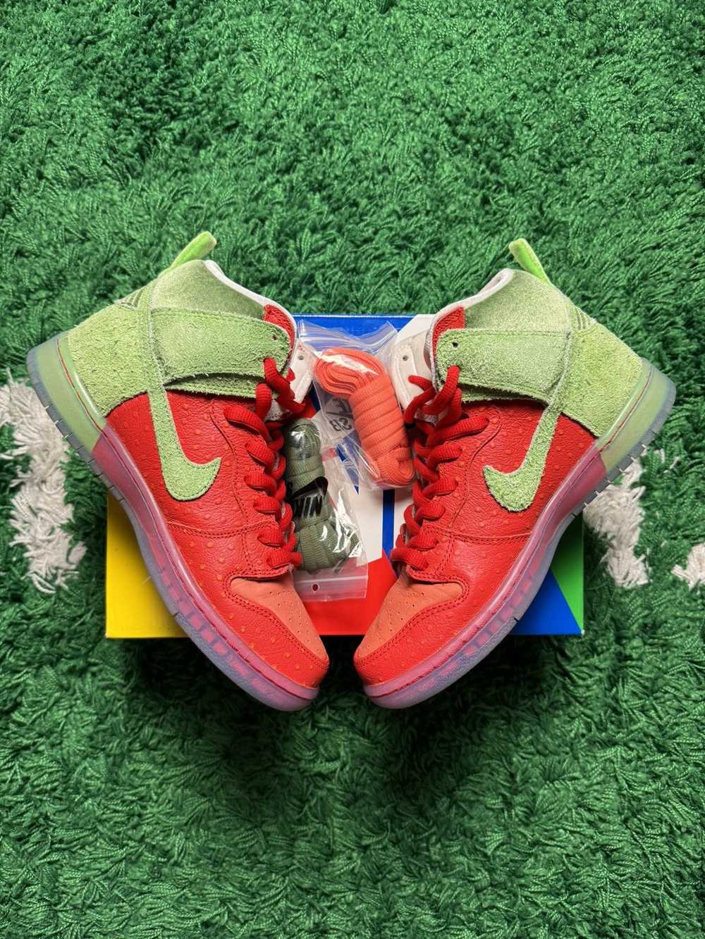 Nike Nike SB Dunk High Strawberry Cough - image 2
