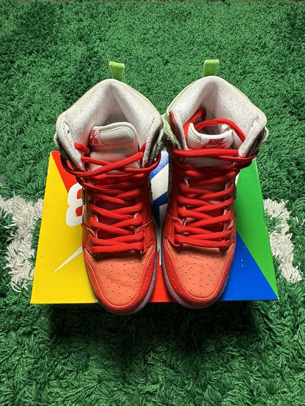Nike Nike SB Dunk High Strawberry Cough - image 3