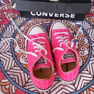 Neon pink converse - Gem