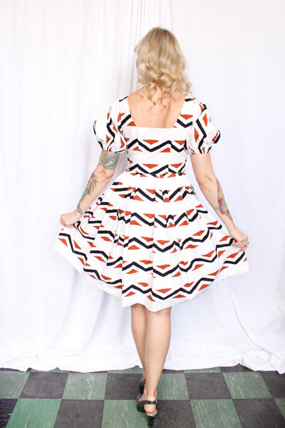1950s Geometric Cotton Puff Sleeve Dress - Xs/S - image 3