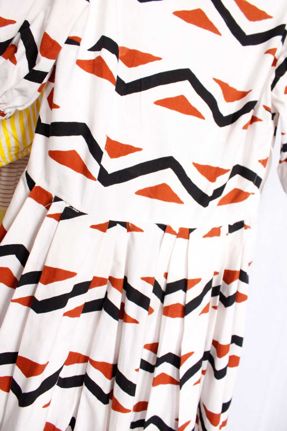 1950s Geometric Cotton Puff Sleeve Dress - Xs/S - image 4