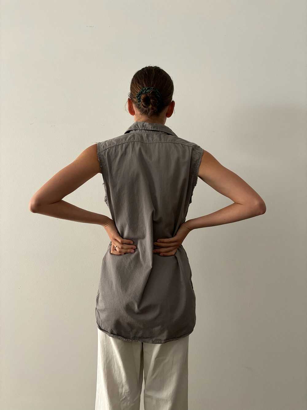 Grey Sleeveless Work Shirt - image 5