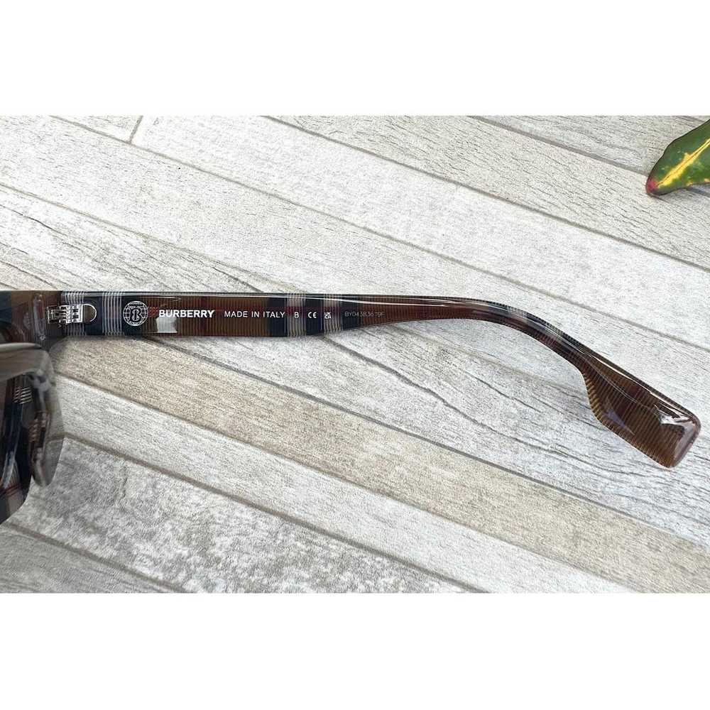 Burberry Sunglasses - image 6