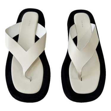 The Row Ginza leather flip flops