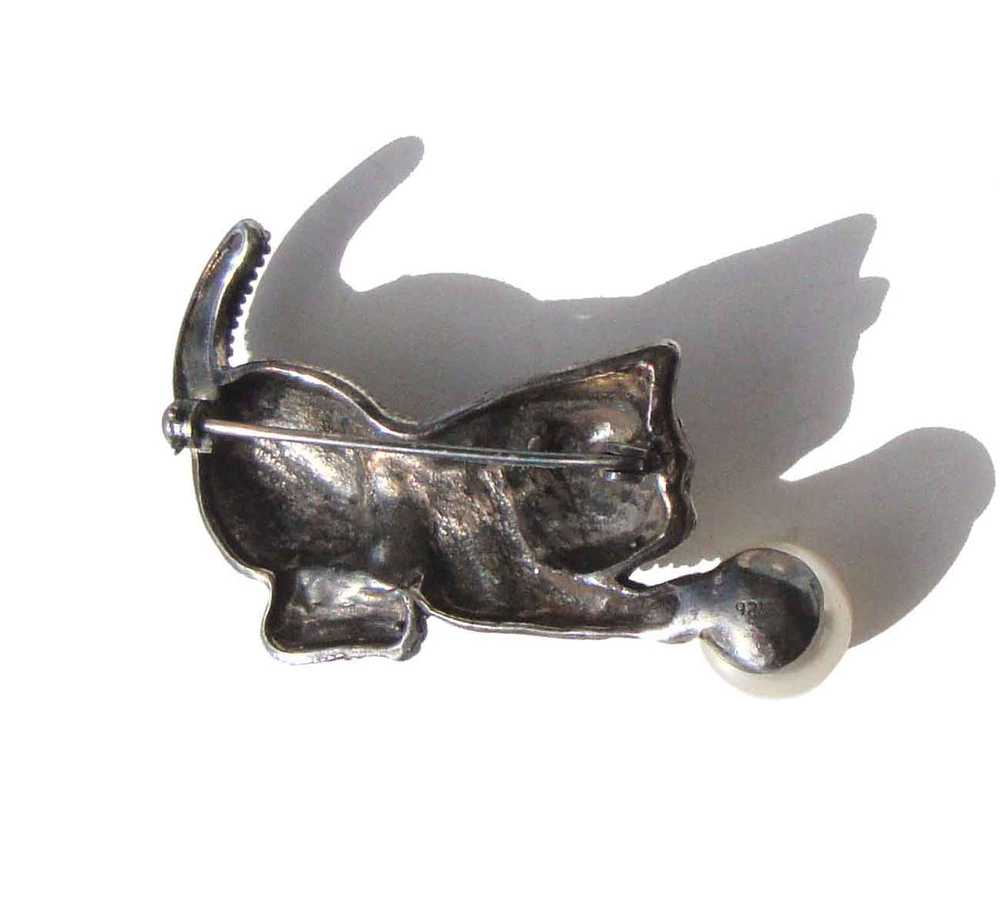 Vintage Sterling Silver Cat & Pearl Brooch Kitten… - image 2