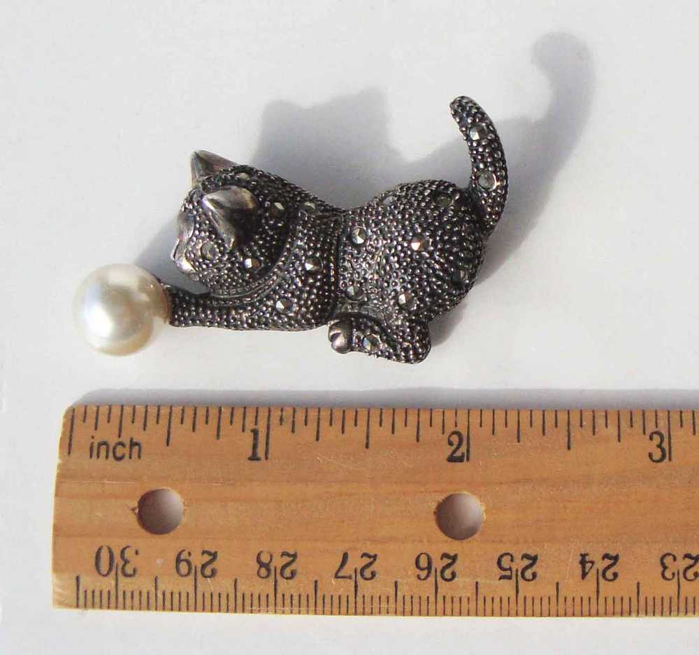 Vintage Sterling Silver Cat & Pearl Brooch Kitten… - image 3