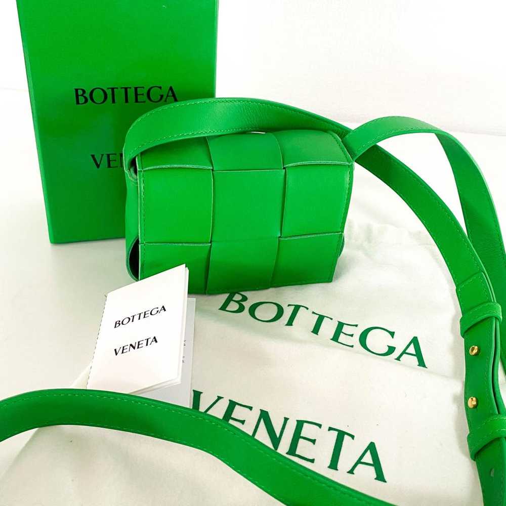 Bottega Veneta Cassette leather handbag - image 9