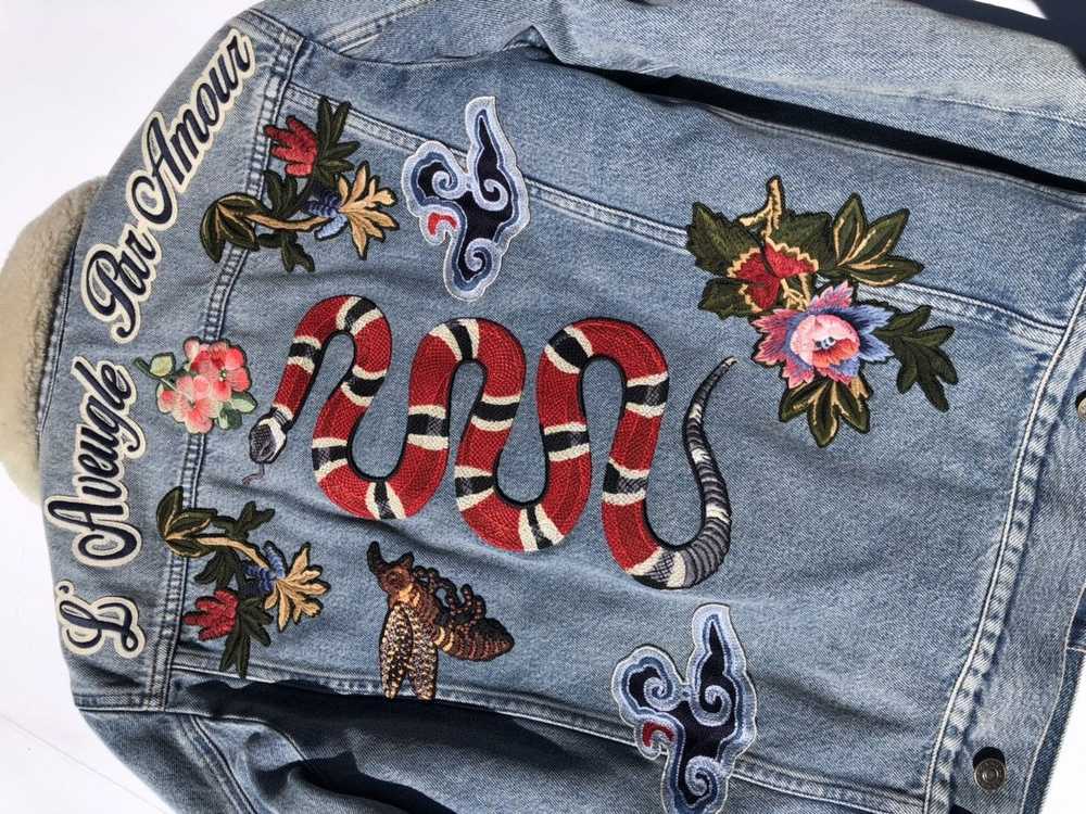 Gucci Gucci DIY Embroidered Shearling Denim Jacke… - image 3