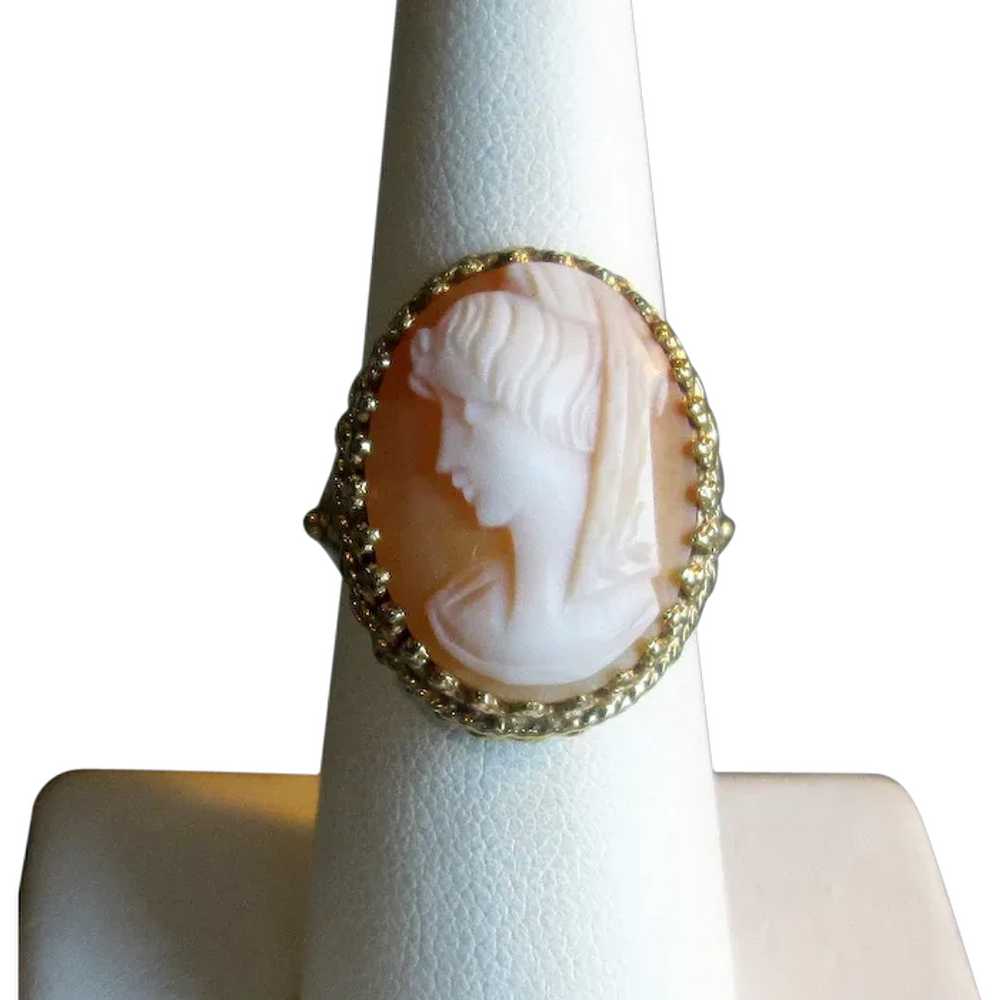 10K Shell Cameo Ring with Trefoil Prongs - image 1