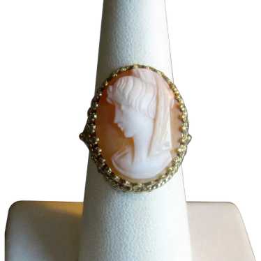 10K Shell Cameo Ring with Trefoil Prongs - image 1