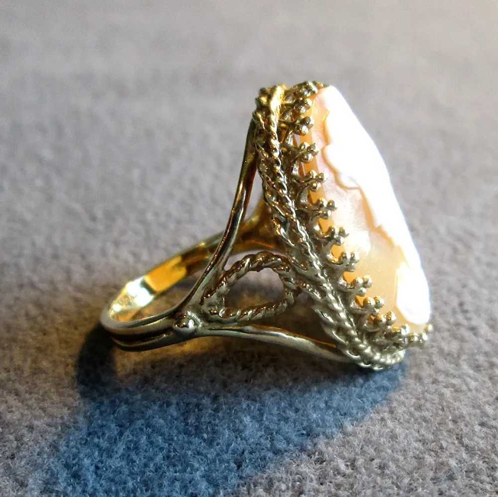 10K Shell Cameo Ring with Trefoil Prongs - image 3