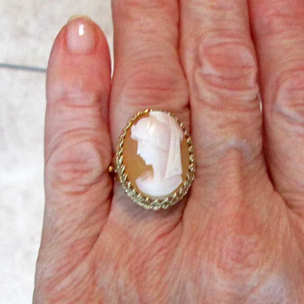 10K Shell Cameo Ring with Trefoil Prongs - image 7