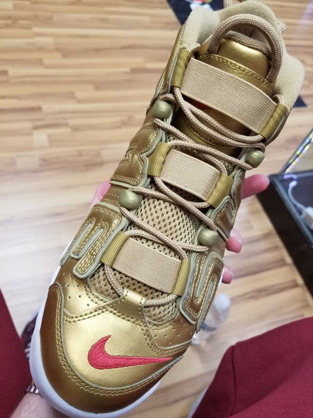 Nike × Supreme Low CUt Gold Air More Up Tempo Sne… - image 2