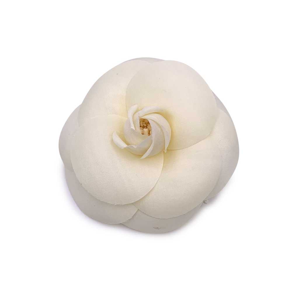 CHANEL Vintage White Fabric Camelia Flower Camell… - image 1